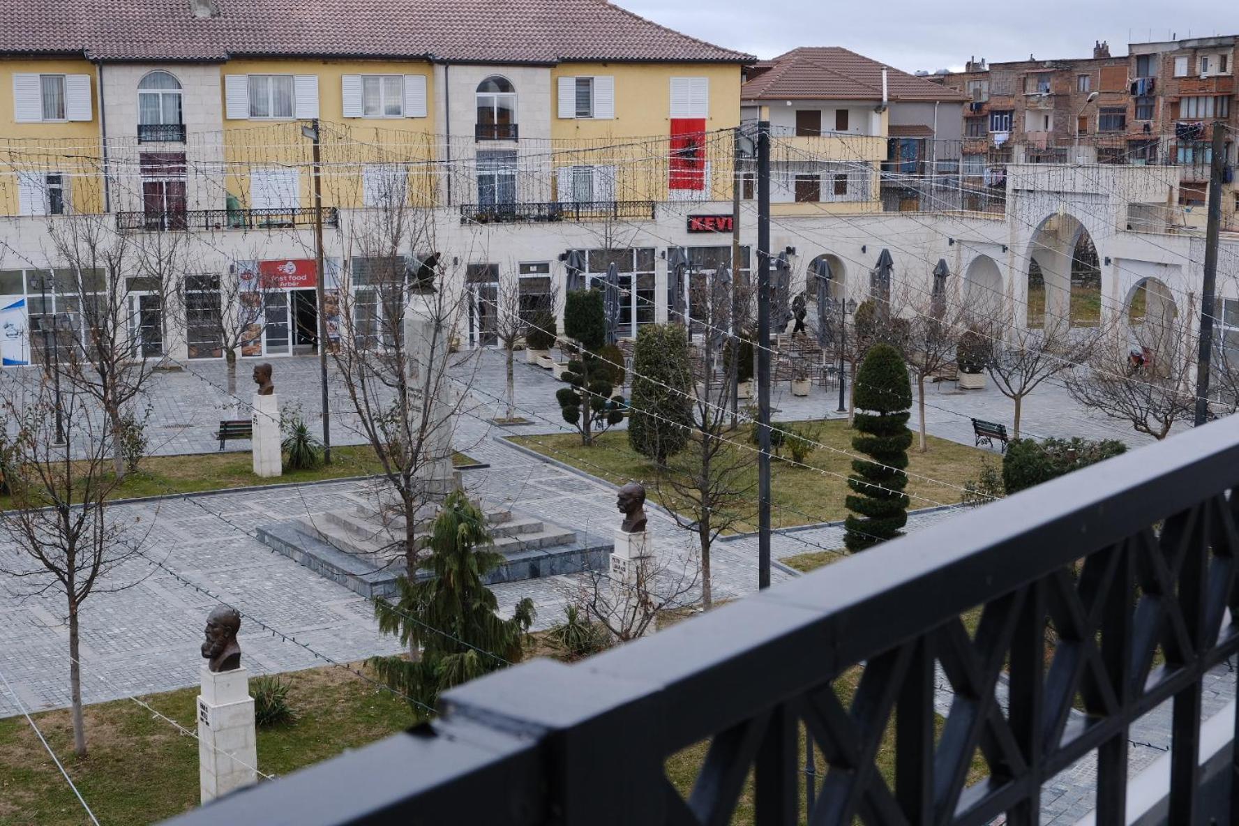 As E Vogel, As E Madhe Hotel Erseke ภายนอก รูปภาพ