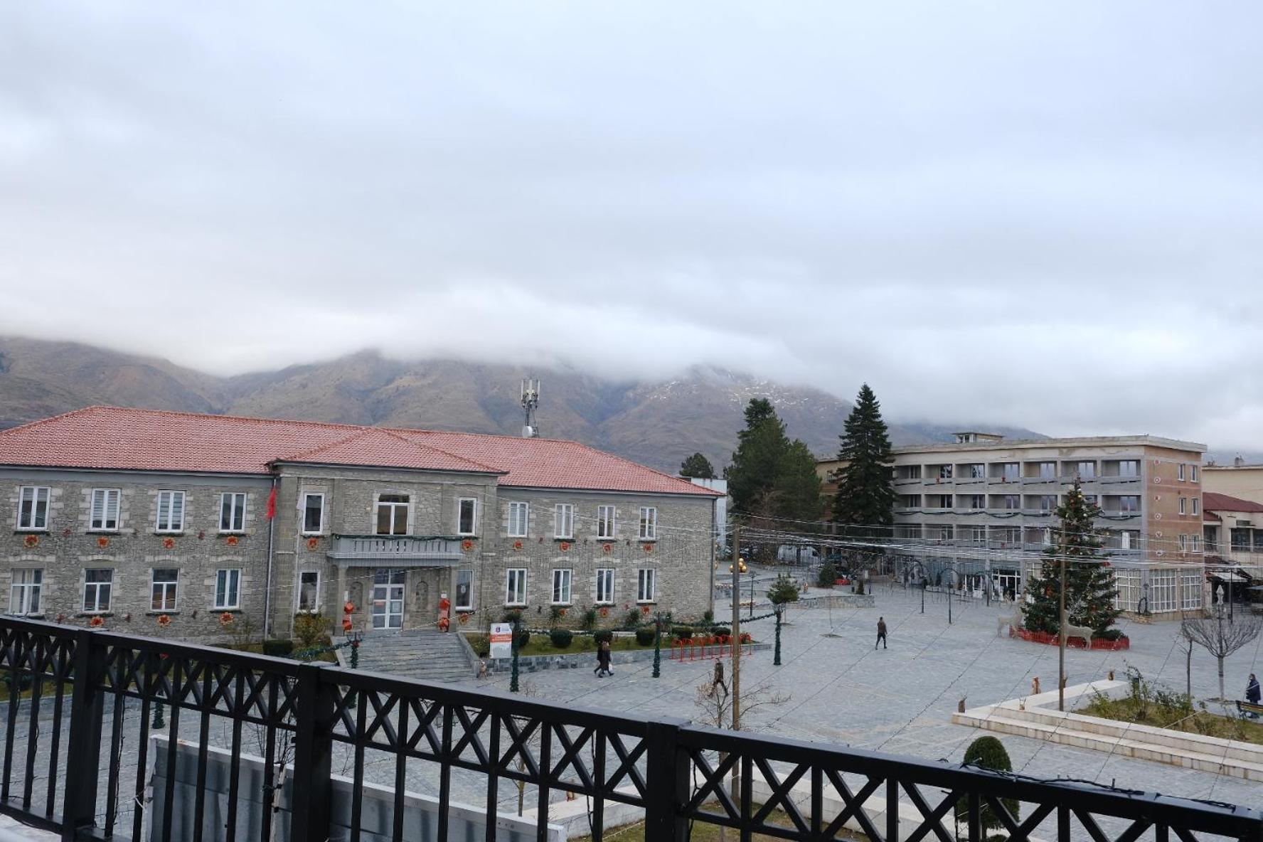 As E Vogel, As E Madhe Hotel Erseke ภายนอก รูปภาพ